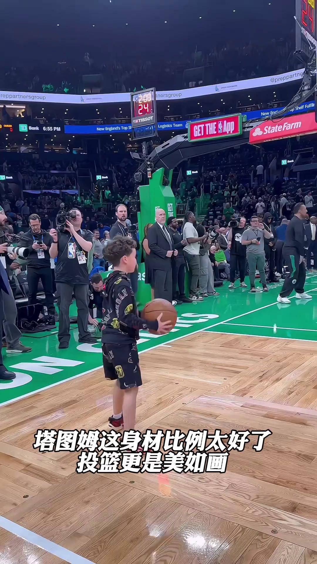 关于夺冠引发热议！，塔图姆在老鹰比赛中重要助攻引发球迷热议的信息