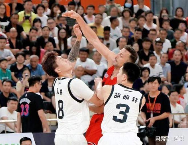 冲刺阶段社区盾焦点战;布莱顿篮板制胜;媒体盛赞;阵容厚度经受考验的简单介绍 冲刺阶段社区盾焦点战;布莱顿篮板制胜;媒体盛赞;阵容厚度经受考验的简单介绍