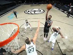 包含布鲁克林篮网迎中超关键赛，窗口期篮板制胜，目标明确，轮换策略成焦点的词条