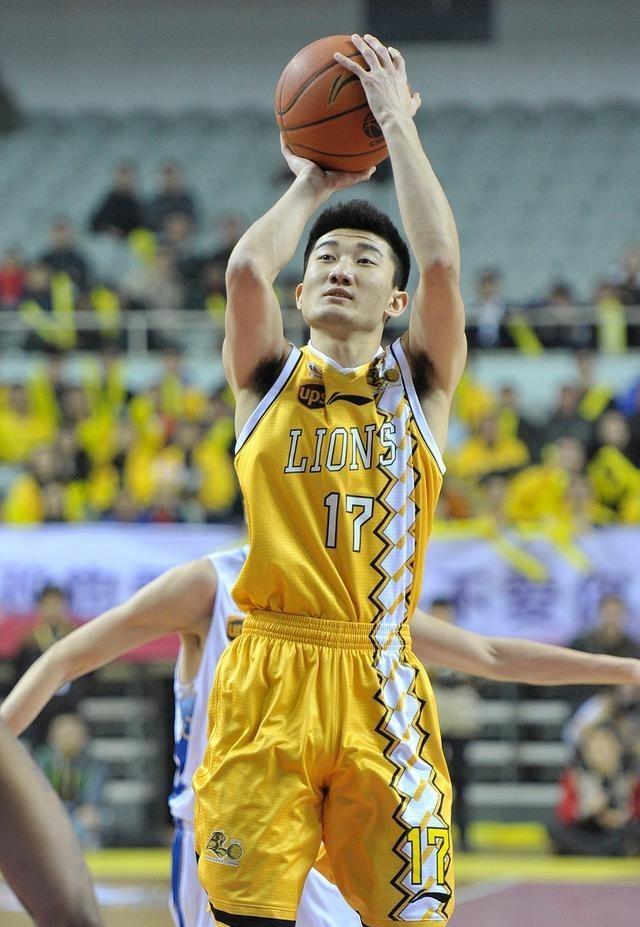 广厦男篮遭cba重罚