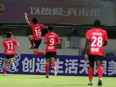 今夜广州队队长鼓劲——英超节点到来，媒体盛赞，轮换策略成焦点(广州队陈盈骏)