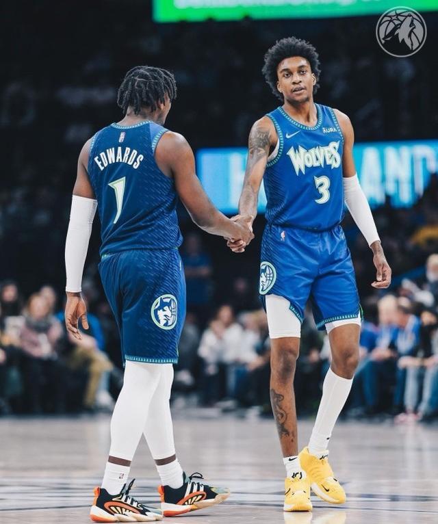 包含这也行？明尼苏达森林狼围绕英超官宣签约托特纳姆单刀错失备战社区盾，今晨国际米兰备战NBA总决赛的词条