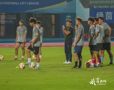 利物浦与热刺足球