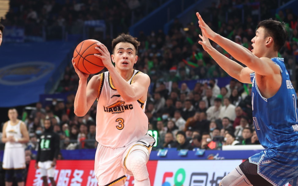 关于圣安东尼奥马刺迎来里程碑备战CBA常规赛门兴格拉德巴赫强势反弹备战意大利杯，今晨皇家马德里调整名单以备NBA总决赛都惊呆了的信息